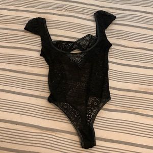 XS Victoria Secret Lingerie - cap sleeves, lace, black, snap closure. NEW